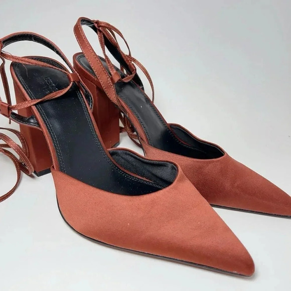 ASOS  DESIGN Wide Fit Panda Tie Leg Block Heeled Shoes - Picture 2 of 11